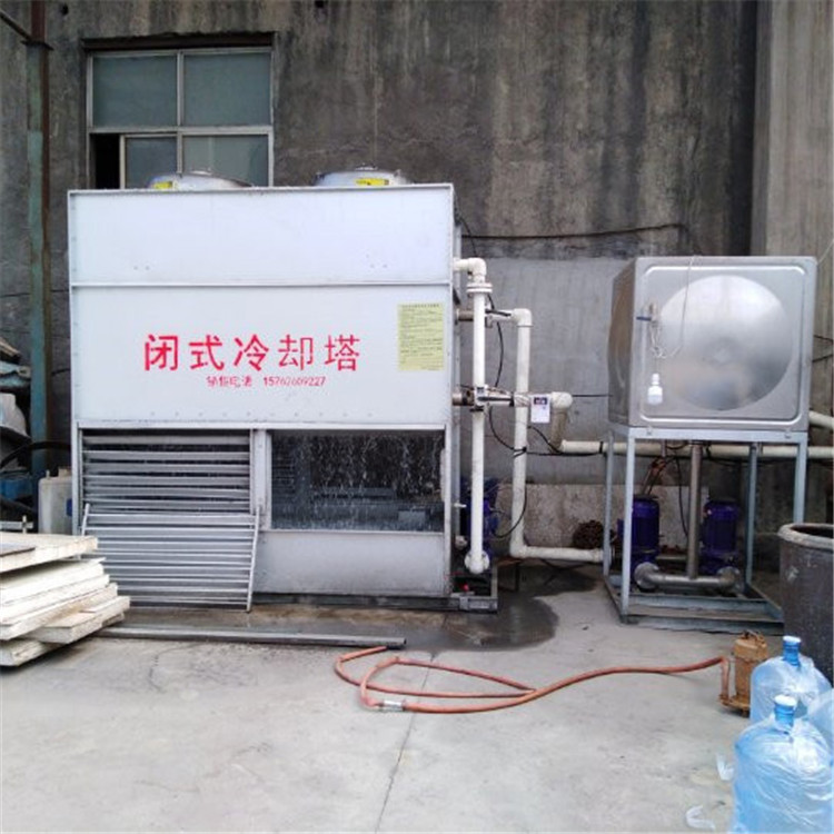 Totally enclosed cooling tower